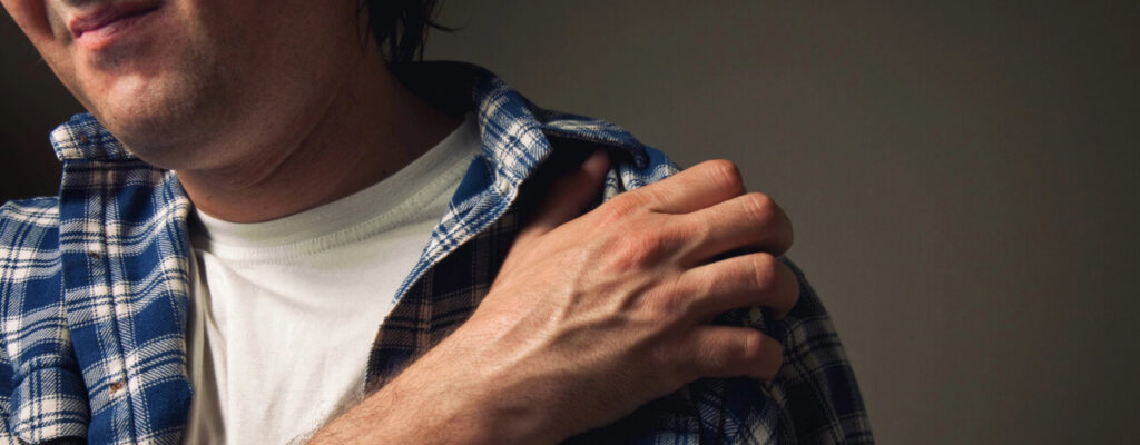 Shoulder Bursitis: Symptoms, Risks, and Treatment Options Explained